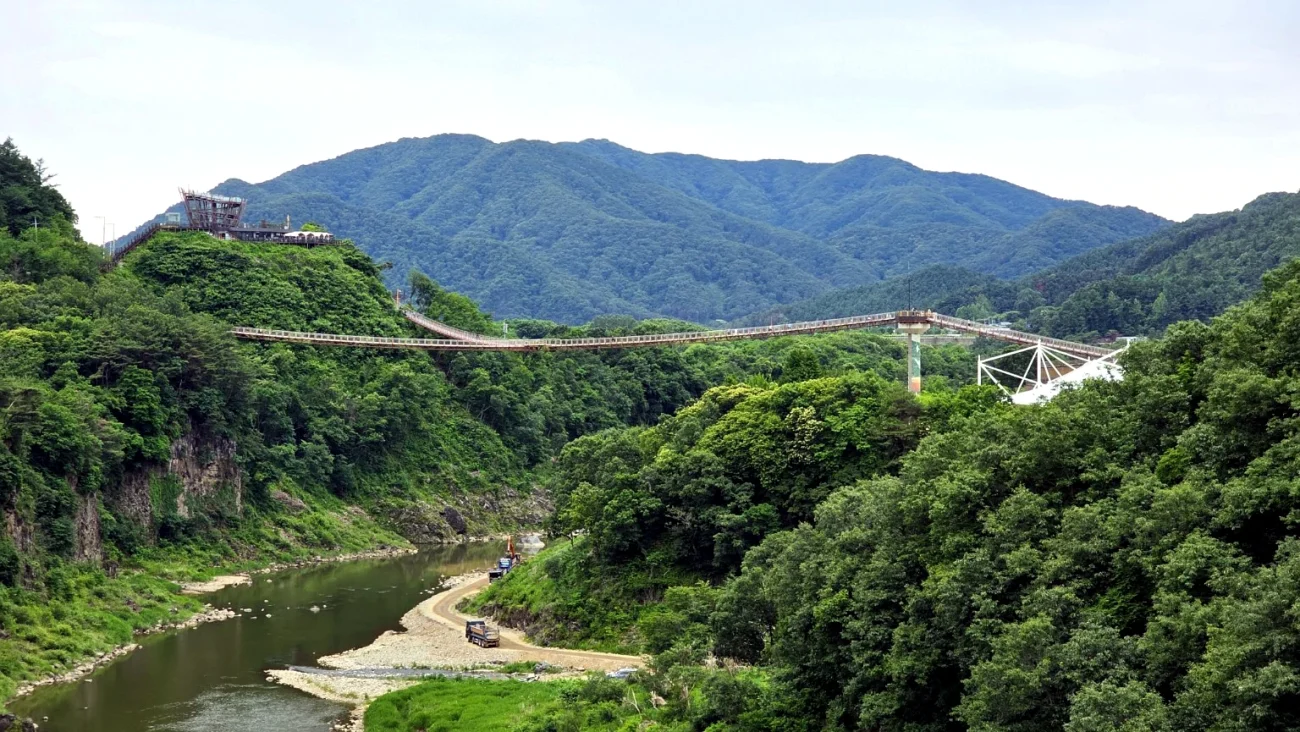 Hantangang Sky Bridge stretches across the Hantangang River valley in Pocheon.